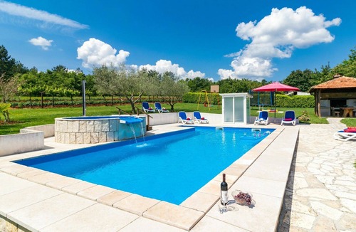 Rakotule House | Stunning private villa for 10 people with private pool, WIFI, A/C, TV, terrace and pets allowed
