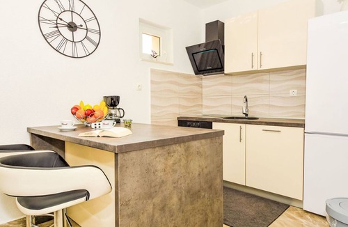Benkovac House | Stunning private villa for 6 people with A/C, private pool, WIFI, TV and terrace