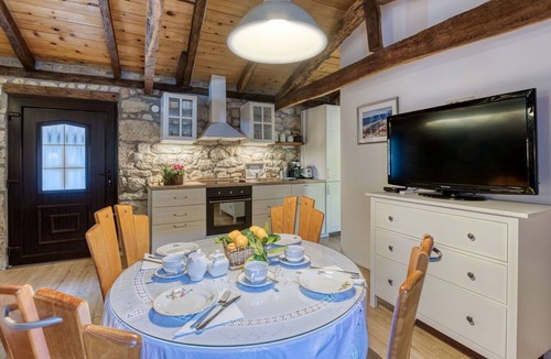 Lovran House | Stunning private villa with A/C, WIFI, pool, TV, terrace, pets allowed and panoramic view