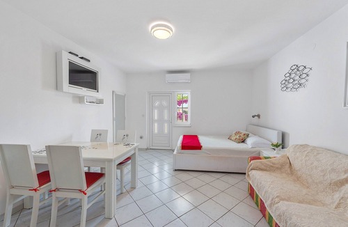 Sveti Filip i Jakov Apartment | Stunning Seaview Getaway for 2