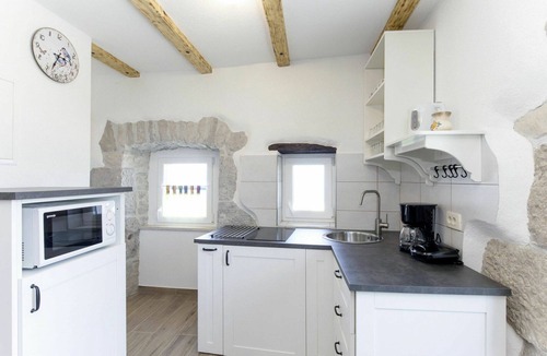 Sveta Jelena House | Stunning villa for 6 guests with WIFI, A/C, TV, terrace and pets allowed