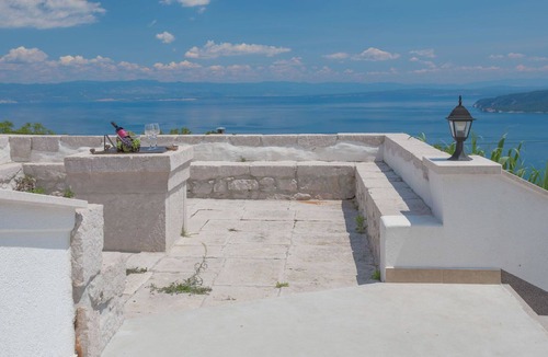 Sveta Jelena House | Stunning villa for 6 guests with WIFI, A/C, TV, terrace and pets allowed
