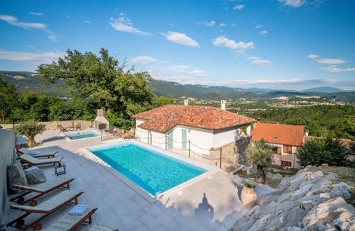 Buzet House | Stunning villa for 6 people with private pool, A/C, WIFI, TV and terrace