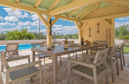 Oklaj House | Stunning villa for 8 guests with A/C, WIFI, private pool, TV and patio