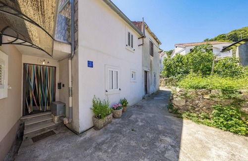 Iz House | Summer Breeze Dominique 2BR Island Retreat, Veli Iž, Croatia