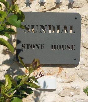 Zdrelac House | Sundial Stone House