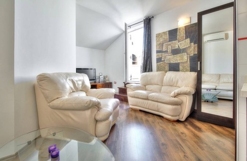 Katoro Apartment | SUZY house with apartments / Suzy2 APARTMENT