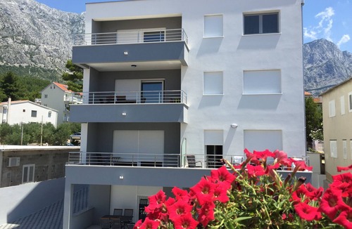 Baska Voda Apartment | Three bedroom apartment with balcony and sea view Baška Voda, Makarska (A-15214-a)
