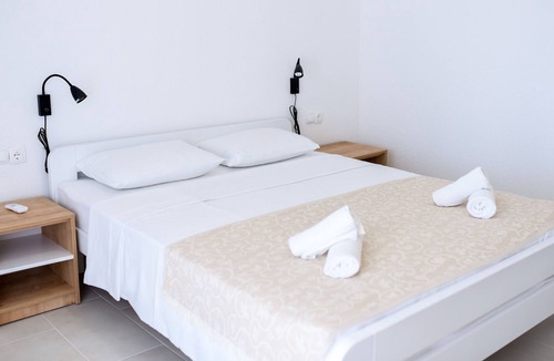 Zelenka Apartment | Three bedroom apartment with terrace and sea view Makarska (A-19795-a)