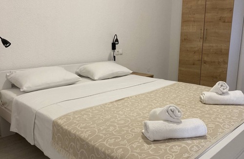 Zelenka Apartment | Three bedroom apartment with terrace and sea view Makarska (A-19795-a)