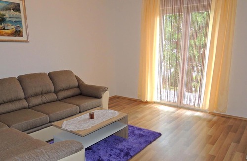 Malinska Apartment | Three bedroom apartment with balcony Malinska, Krk (A-19418-a)
