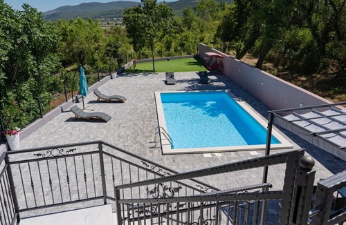 Zmijavci Apartment | Three bedroom apartment with a swimming pool Zmijavci, Zagora (A-27159-a)