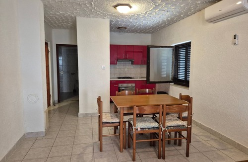 Kustici Apartment | Three bedroom apartment near beach Zubovići, Pag (A-23921-d)