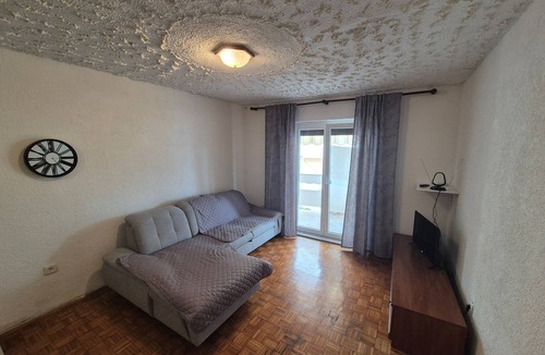 Kustici Apartment | Three bedroom apartment near beach Zubovići, Pag (A-23921-d)