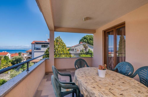 Njivice Apartment | Three bedroom apartment with terrace and sea view Njivice, Krk (A-20487-b)