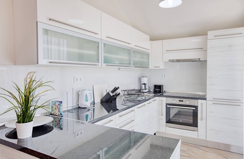 Pirovac Apartment | Three bedroom apartment with terrace and sea view Pirovac, Šibenik (A-18998-a)