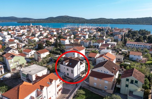 Pirovac Apartment | Three bedroom apartment with balcony and sea view Pirovac, Šibenik (A-22567-c)