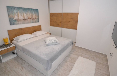 Postira Apartment | Three bedroom apartment with terrace and sea view Postira, Brač (A-10271-a)