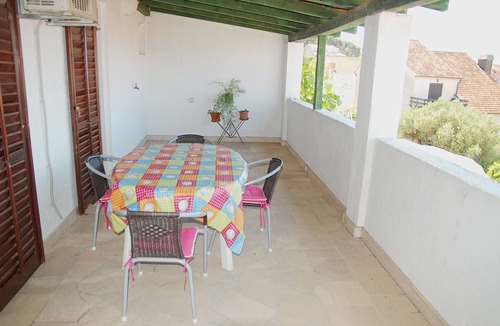 Supetar Apartment | Three bedroom apartment with terrace and sea view Supetar, Brač (A-5667-c)