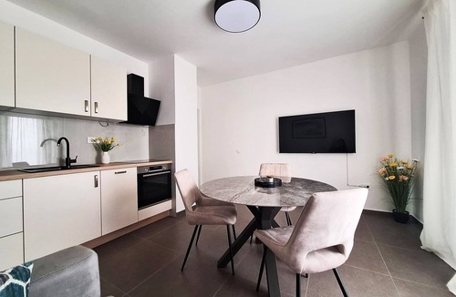 Kraj Apartment | Three bedroom apartment near beach Tkon, Pašman (A-6262-d)
