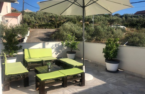 Kali Apartment | Three bedroom apartment with terrace and sea view Kali, Ugljan (A-17665-a)
