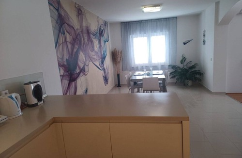 Ist Apartment | Three Bedroom Apartment With Terrace And Sea View