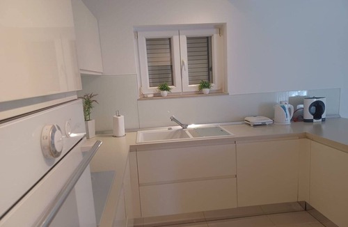 Ist Apartment | Three Bedroom Apartment With Terrace And Sea View