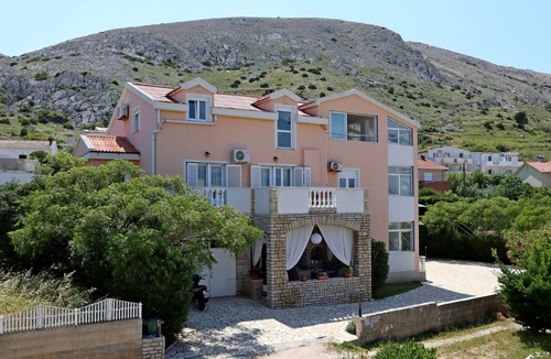 Pag Apartment | Three bedroom apartment with a swimming pool Pag (A-6412-d)