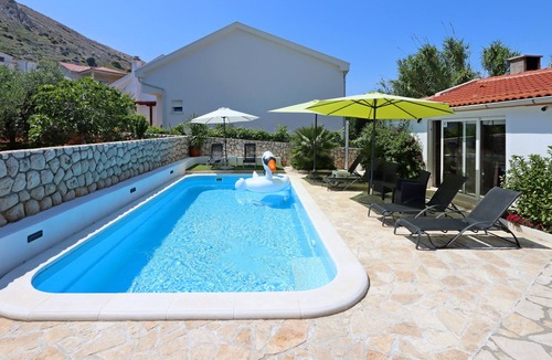 Pag Apartment | Three bedroom apartment with a swimming pool Pag (A-6412-d)