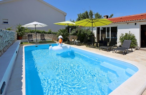 Pag Apartment | Three bedroom apartment with a swimming pool Pag (A-6412-d)