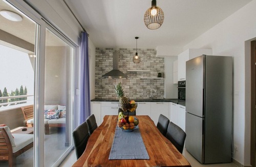 Seget Donji Apartment | Two Bedroom Apartment with Balcony