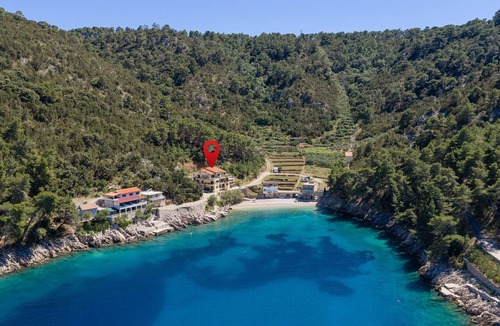 Bogomolje Apartment | Two bedroom apartment near beach Cove Mala Pogorila, Hvar (A-27650-c)