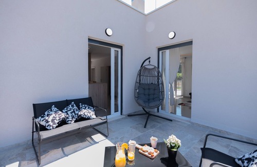 Podstrana Apartment | Two bedroom apartment with terrace and sea view Podstrana, Split (A-23092-b)