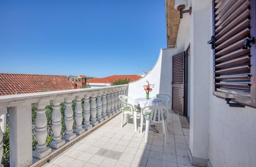 Podglavica Apartment | Two bedroom apartment near beach Stupin Čeline, Rogoznica (A-21043-a)
