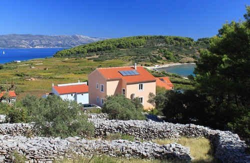 Lumbarda Apartment | Two bedroom apartment with terrace and sea view Lumbarda, Korčula (A-9271-d)