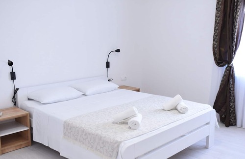Zelenka Apartment | Two bedroom apartment with terrace and sea view Makarska (A-19795-c)