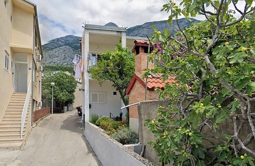Vrpolje Apartment | Two bedroom apartment with terrace and sea view Makarska (A-22168-a)