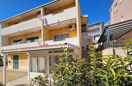 Ratac Apartment | Two bedroom apartment with terrace Makarska (A-25826-a)