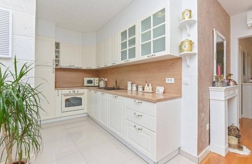 Bidol Apartment | Two bedroom apartment with balcony and sea view Makarska (A-27490-a)
