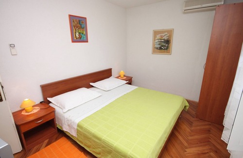 Ratac Apartment | Two bedroom apartment with terrace and sea view Makarska (A-6882-a)