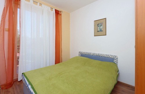 Malinska Apartment | Two bedroom apartment with terrace and sea view Malinska, Krk (A-421-a)
