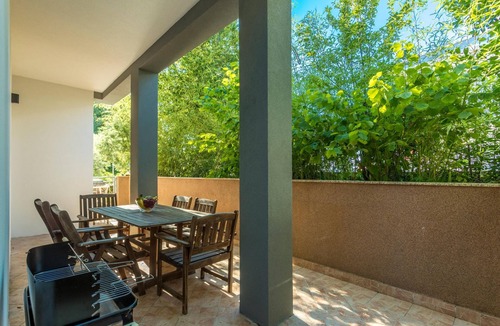 Njivice Apartment | Two bedroom apartment with terrace Njivice, Krk (A-20438-a)