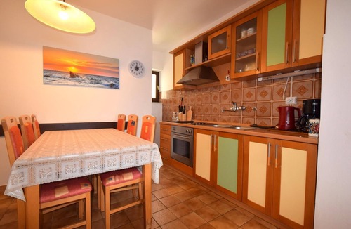 Njivice Apartment | Two bedroom apartment with terrace and sea view Njivice, Krk (A-21326-a)