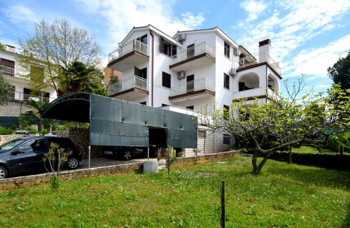 Njivice Apartment | Two bedroom apartment with terrace and sea view Njivice, Krk (A-21326-b)