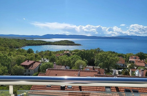 Njivice Apartment | Two bedroom apartment with terrace and sea view Njivice, Krk (A-21695-a)
