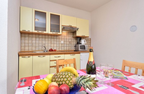Drage Apartment | Two bedroom apartment with a swimming pool Drage, Biograd (A-5904-d)
