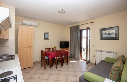 Pirovac Apartment | Two bedroom apartment with balcony and sea view Pirovac, Šibenik (A-22567-b)