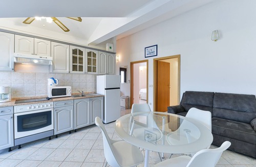 Privlaka Apartment | Two bedroom apartment with a swimming pool Privlaka, Zadar (A-5762-a)