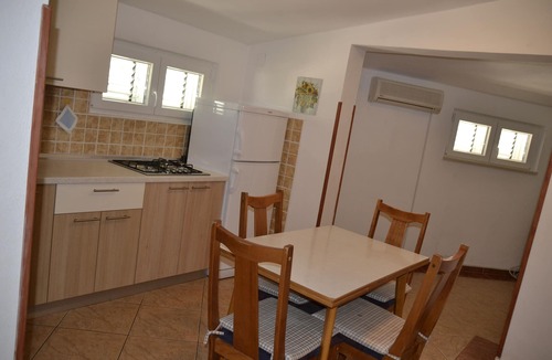 Kustici Apartment | Two bedroom apartment near beach Kustići, Pag (A-6335-c)