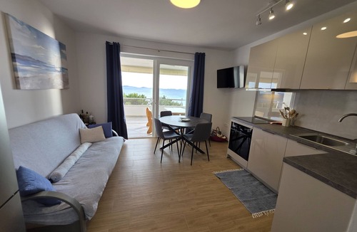 Susica Apartment | Two bedroom apartment near beach Murter (A-22397-a)